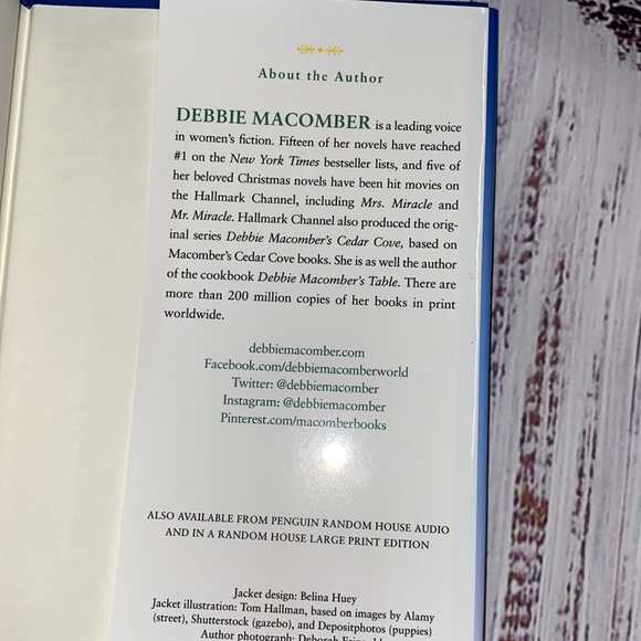Debbie Macomber Christmas novel - Picture 7 of 8